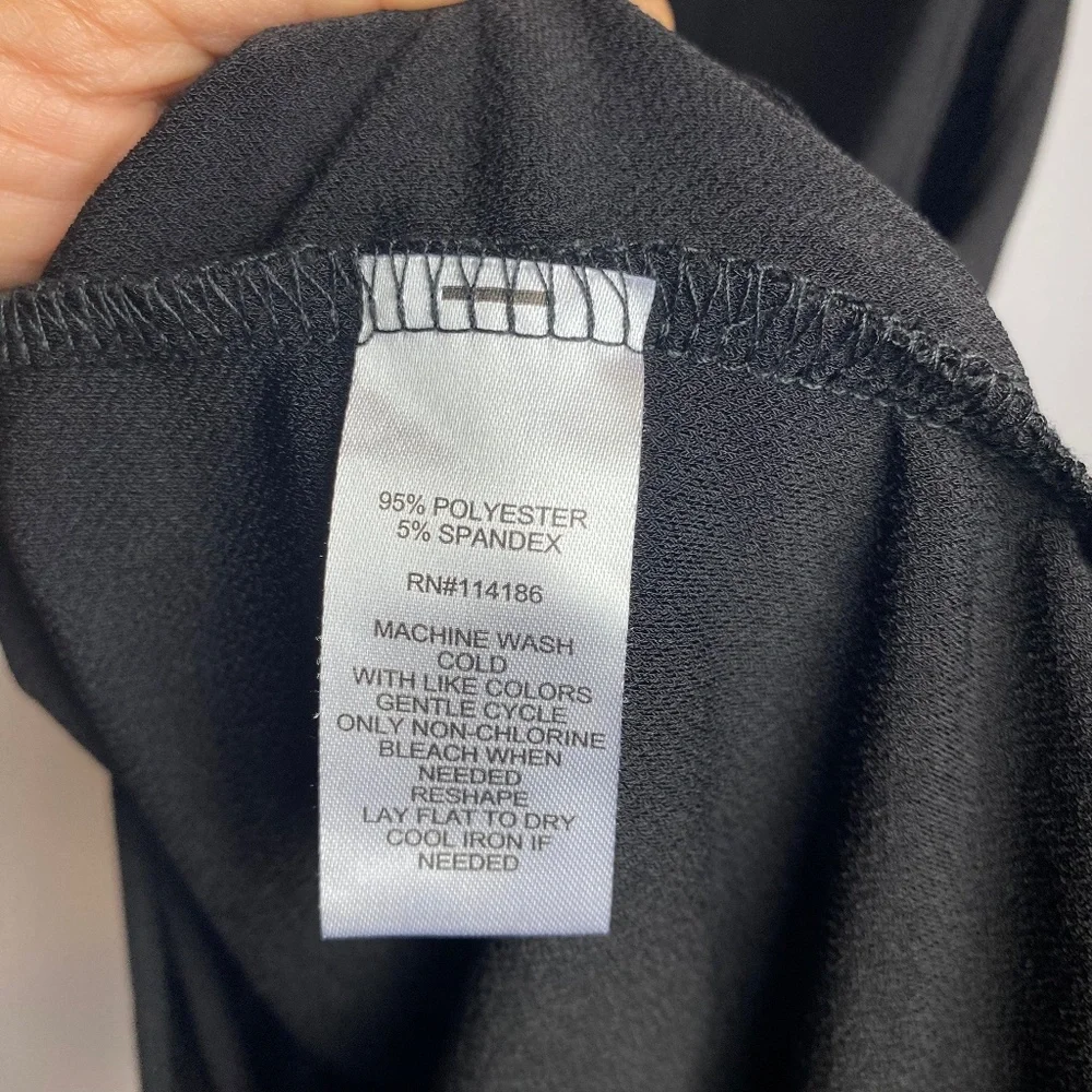 89th & Madison Womenʻs Black Sleeveless Dress Blouse with Pearl Accents Medium